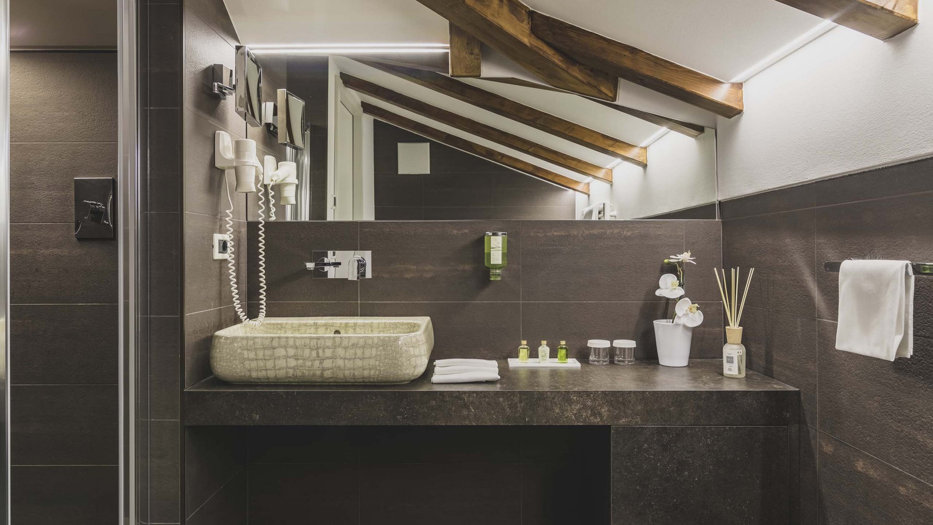 Un hotel nel verde: a Bolzano, tra natura e città Un hotel nel verde: a Bolzano, tra natura e città